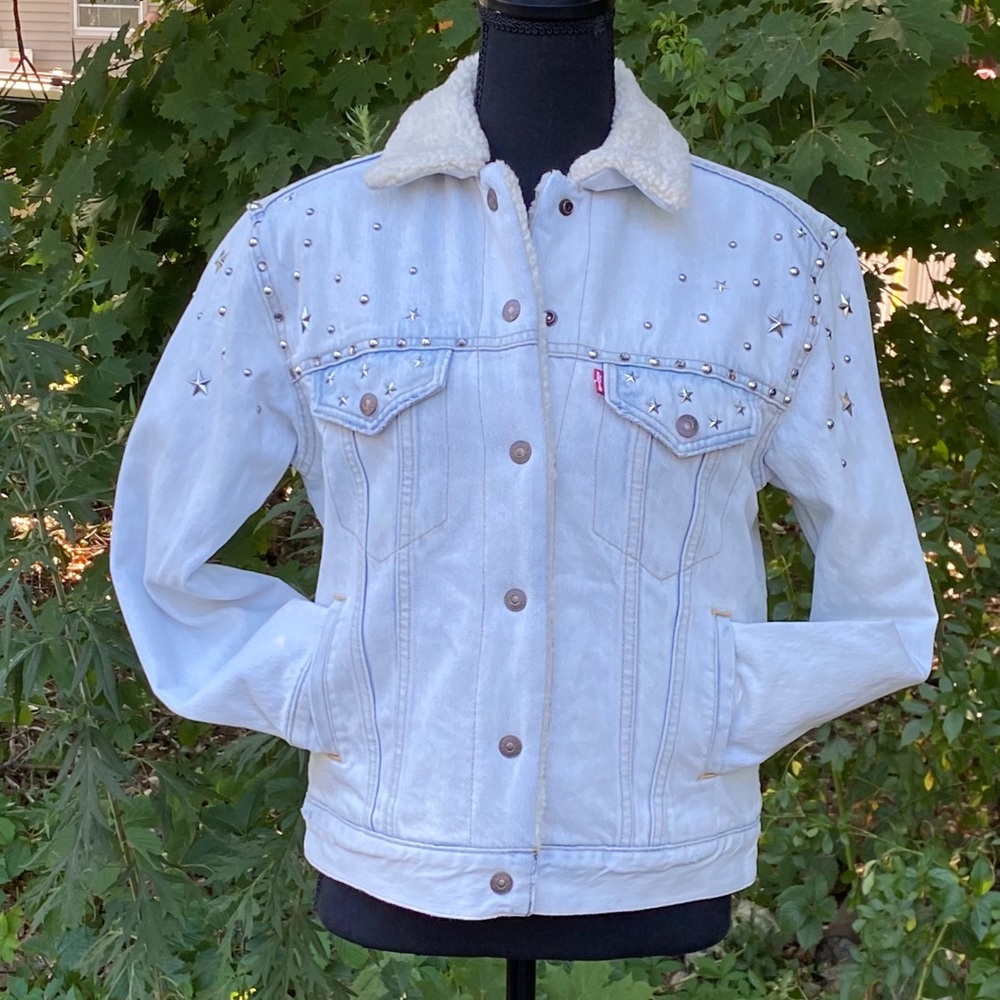 NWT Levi’s Ex-Boyfriend light wash trucker jacket - Picture 3 of 10